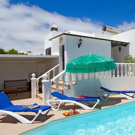 Puerto Del Carmen Sleeps 6 Pool Air Con Wifi Vila