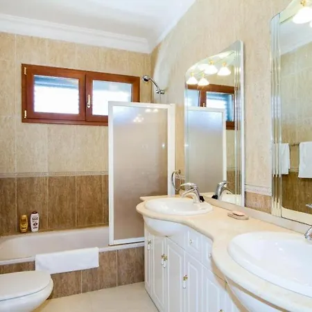 Puerto Del Carmen Sleeps 6 Pool Air Con Wifi Vila